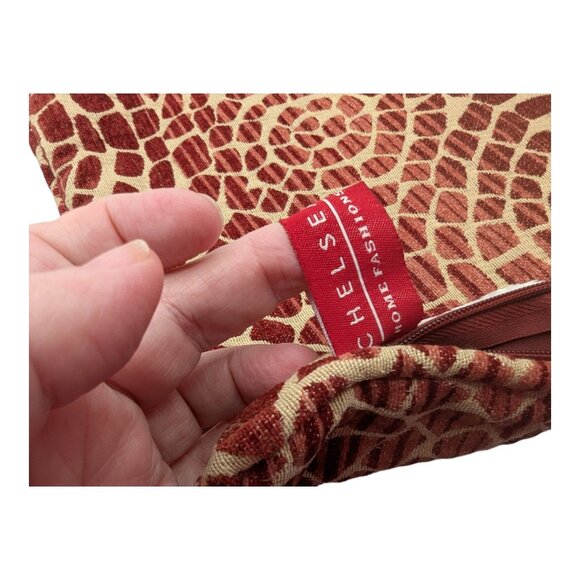 2 Chelsea Home Fashions Red Beige Giraffe Print Pillow Covers Hidden Zipper - Picture 4 of 7